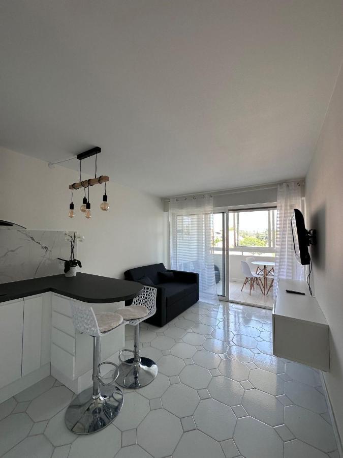 Studio Antibes Port Vauban. Buitenkant foto