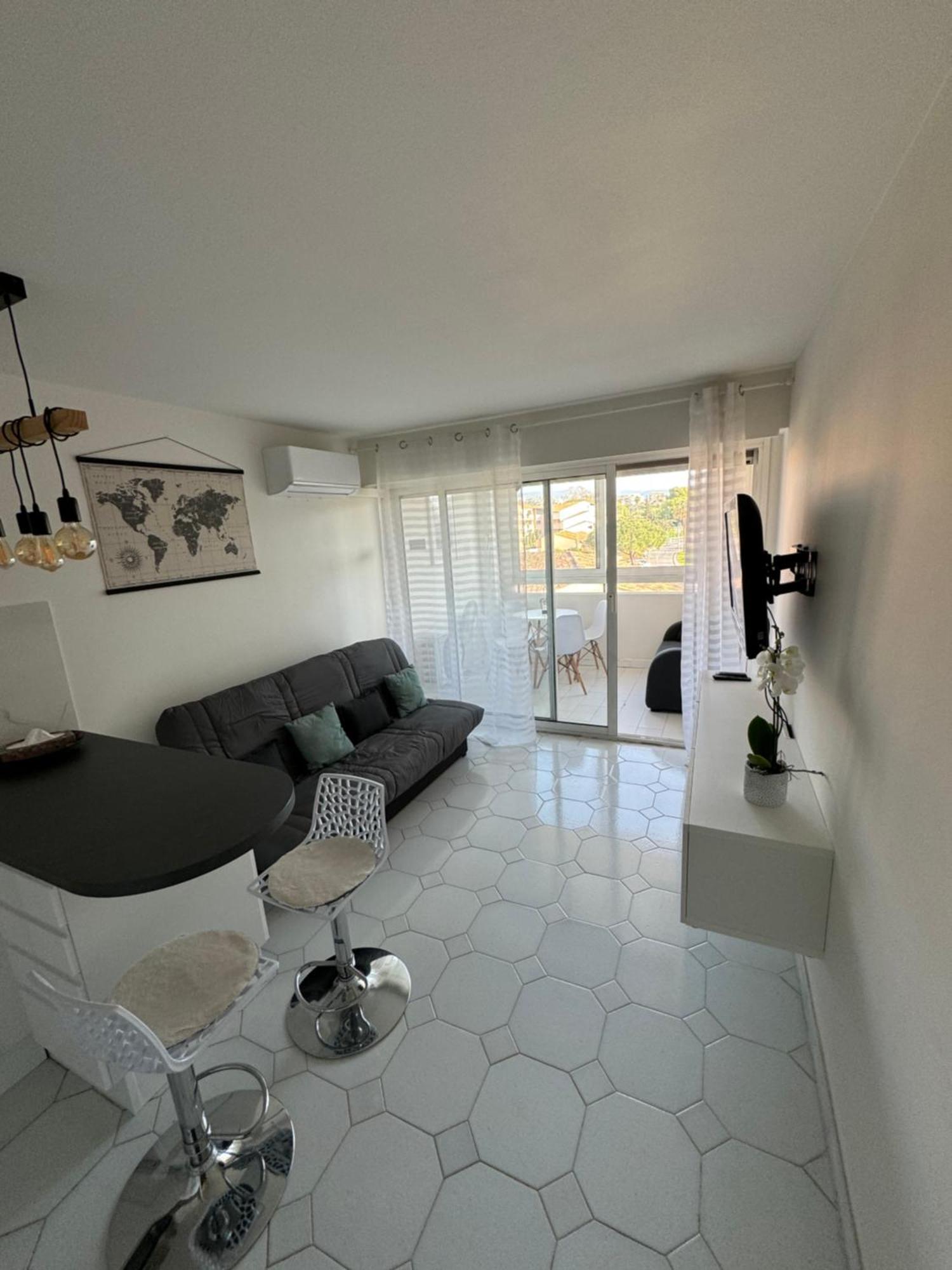 Studio Antibes Port Vauban. Buitenkant foto